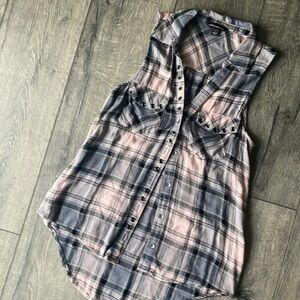Rock and republic top extra small pink and gray sleeveless button up